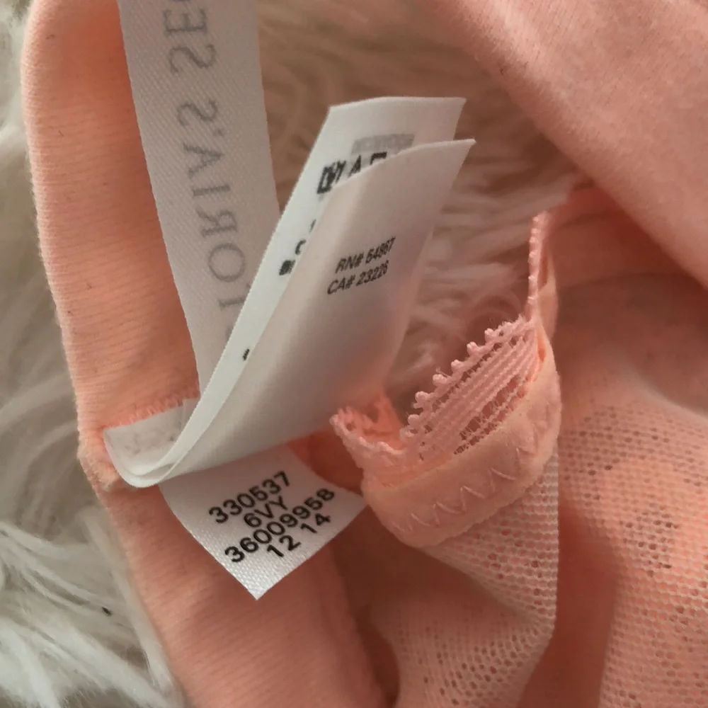 2014 NWOT Victoria’s Secret Floral Lace Bralette in Peach Size Small